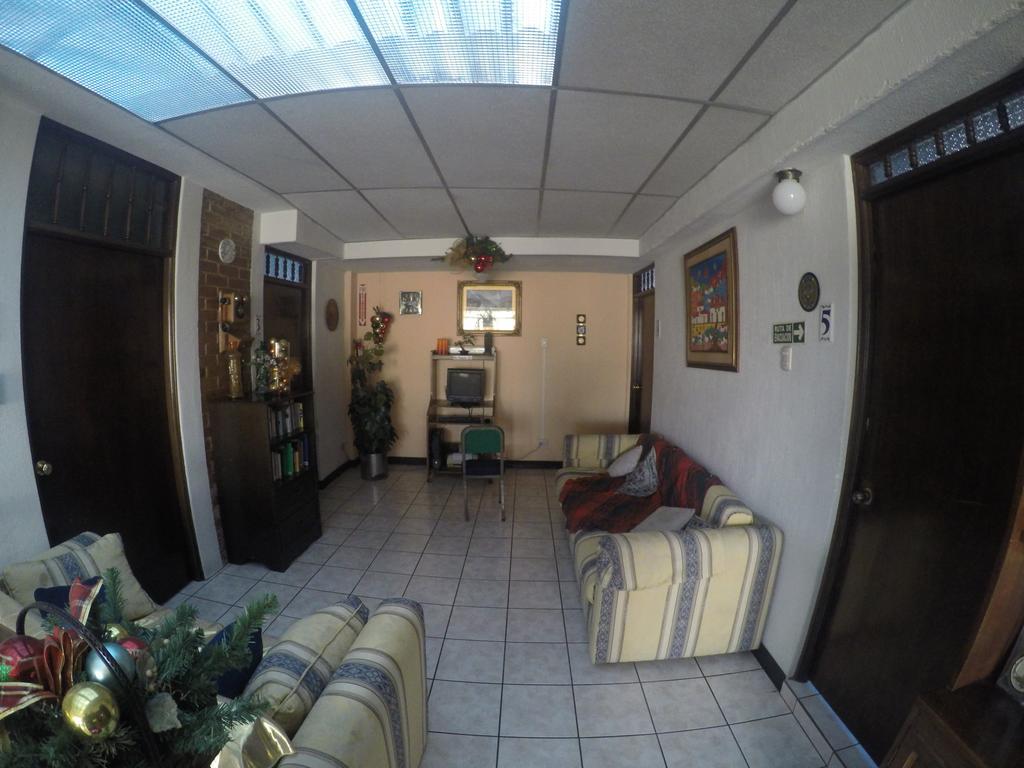 Mariana'S Petit Hotel Guatemala City Bilik gambar