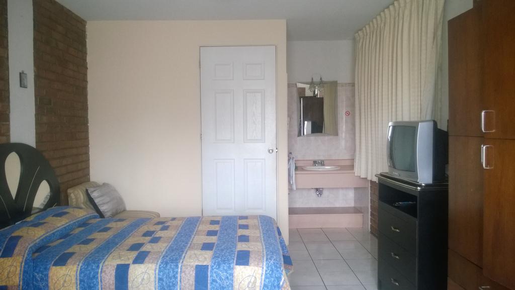 Mariana'S Petit Hotel Guatemala City Bilik gambar